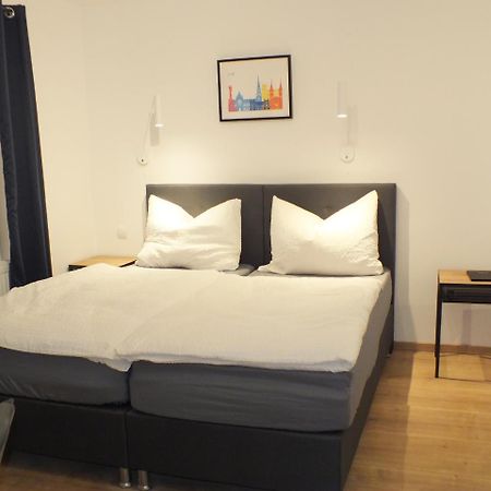 Apartments At Winterhafen Λιντς Εξωτερικό φωτογραφία
