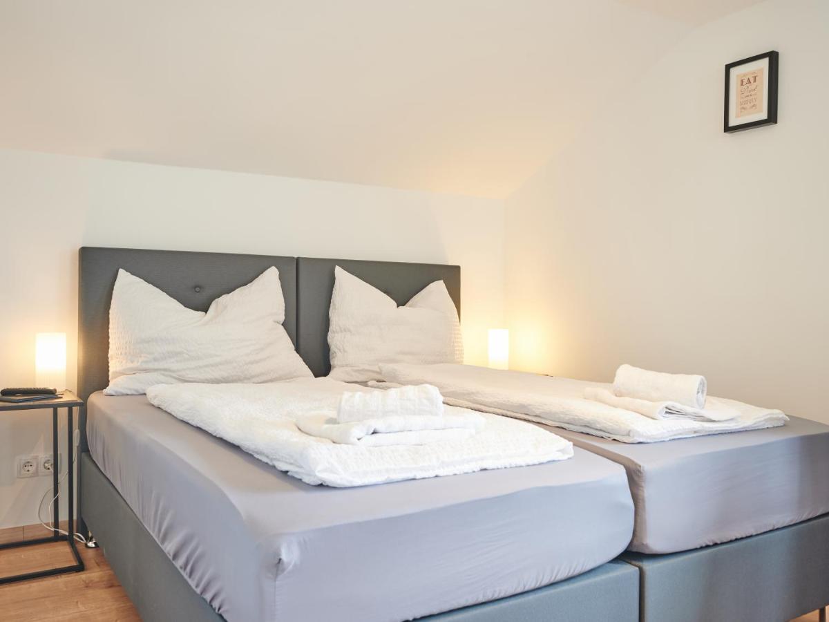 Apartments At Winterhafen Λιντς Εξωτερικό φωτογραφία