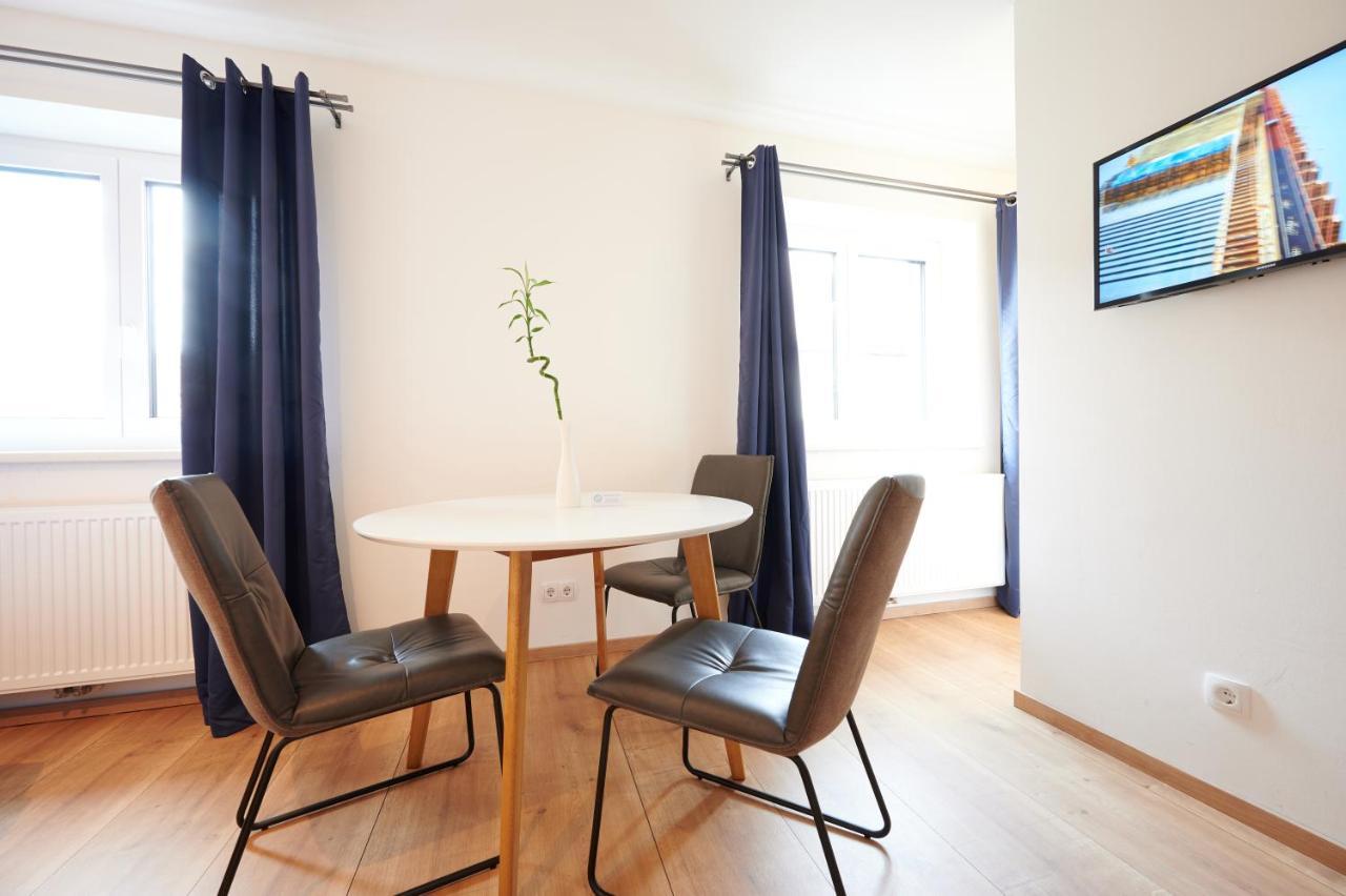 Apartments At Winterhafen Λιντς Εξωτερικό φωτογραφία